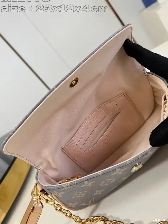 VUITTON LOUIS on Wallet Ivy-23.5*12*4.3cm Chain 0614
